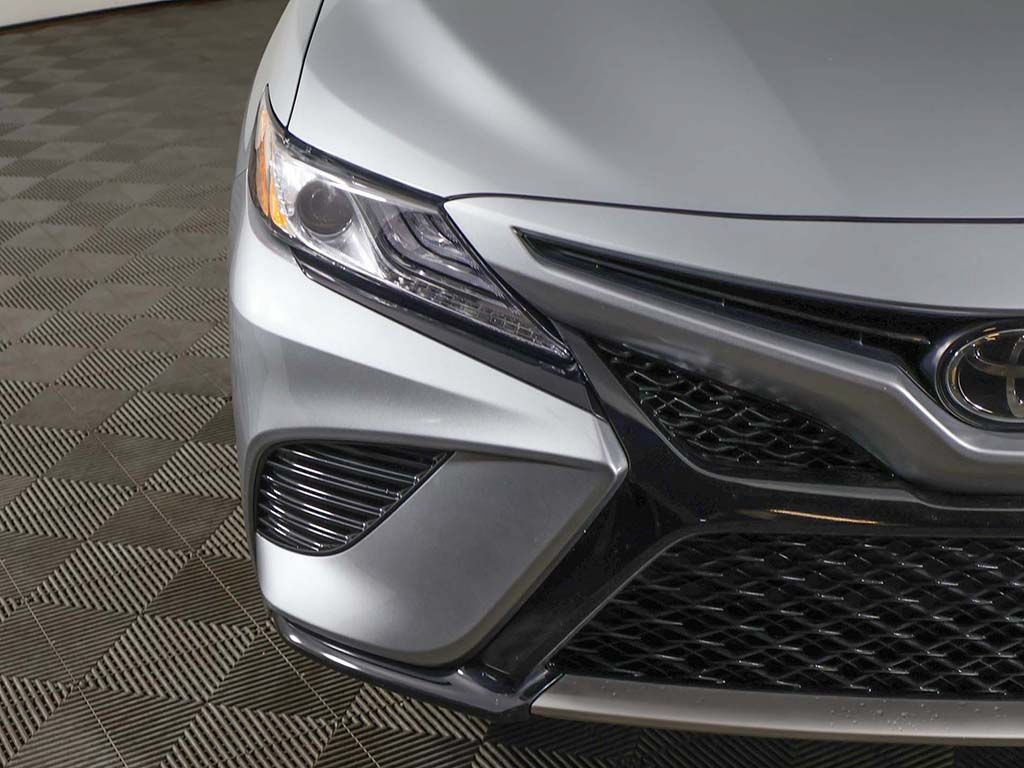 Used 2020 Toyota Camry XSE FWD image 13