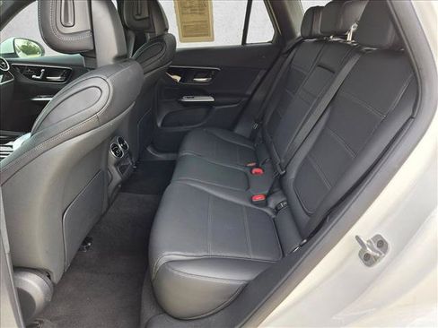 Used 2025 Mercedes-Benz GLC 300 image 17