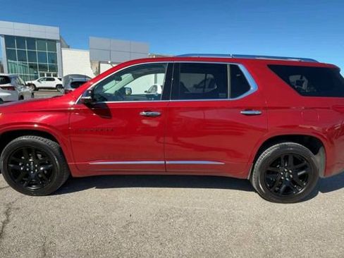 Used 2019 Chevrolet Traverse Premier w/ LPO, Blackout Package image 5