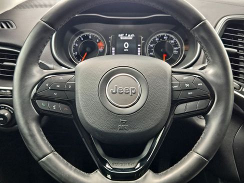 Used 2019 Jeep Cherokee Latitude Plus FWD image 17