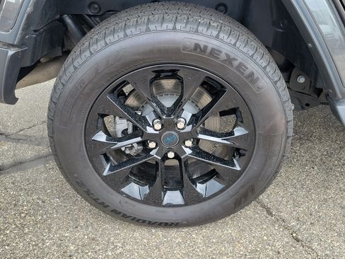 Used 2025 Jeep Wrangler Unlimited Sahara AWD/4WD image 18