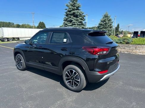 New 2026 Chevrolet TrailBlazer LT w/ LT Cold Weather Package AWD/4WD image 2