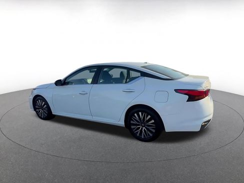 Used 2025 Nissan Altima 2.5 SV image 10