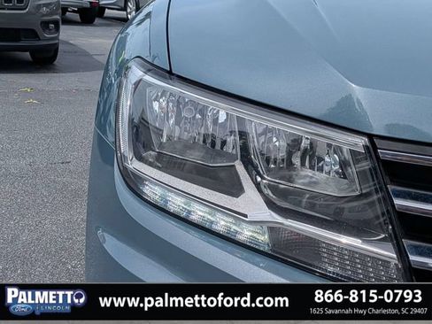 Used 2021 Volkswagen Tiguan SE w/ Panoramic Sunroof Package FWD image 10