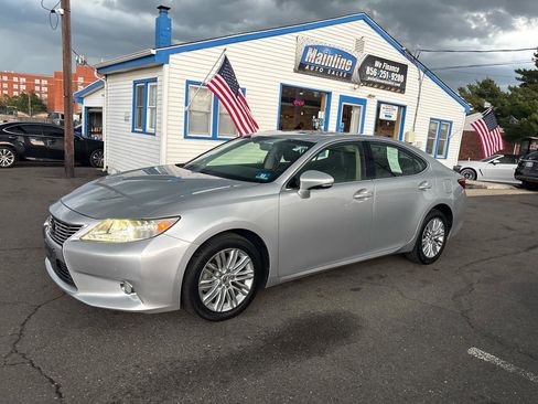 Used 2013 Lexus ES 350 w/ Luxury Pkg FWD image 2