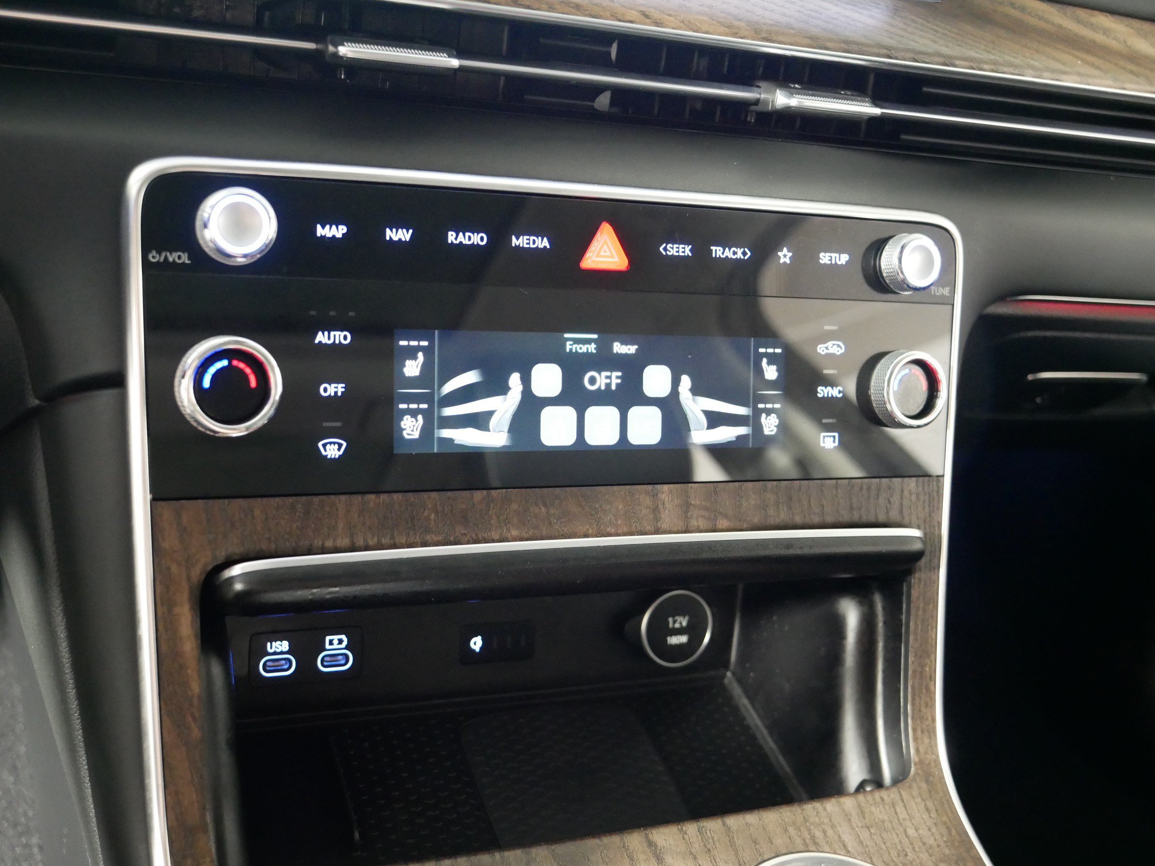 Certified 2025 Genesis GV80 3.5T Prestige AWD/4WD image 23