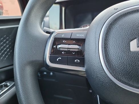 Used 2023 Kia Sorento LX image 25