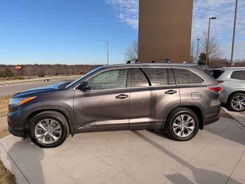Used 2014 Toyota Highlander XLE image 3