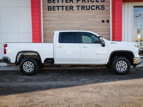 Used 2024 Chevrolet Silverado 2500 LT w/ Convenience Package image 2