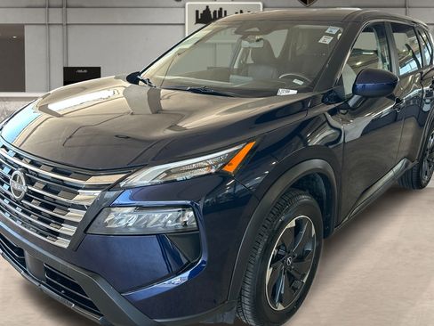 Used 2025 Nissan Rogue SV AWD/4WD image 2