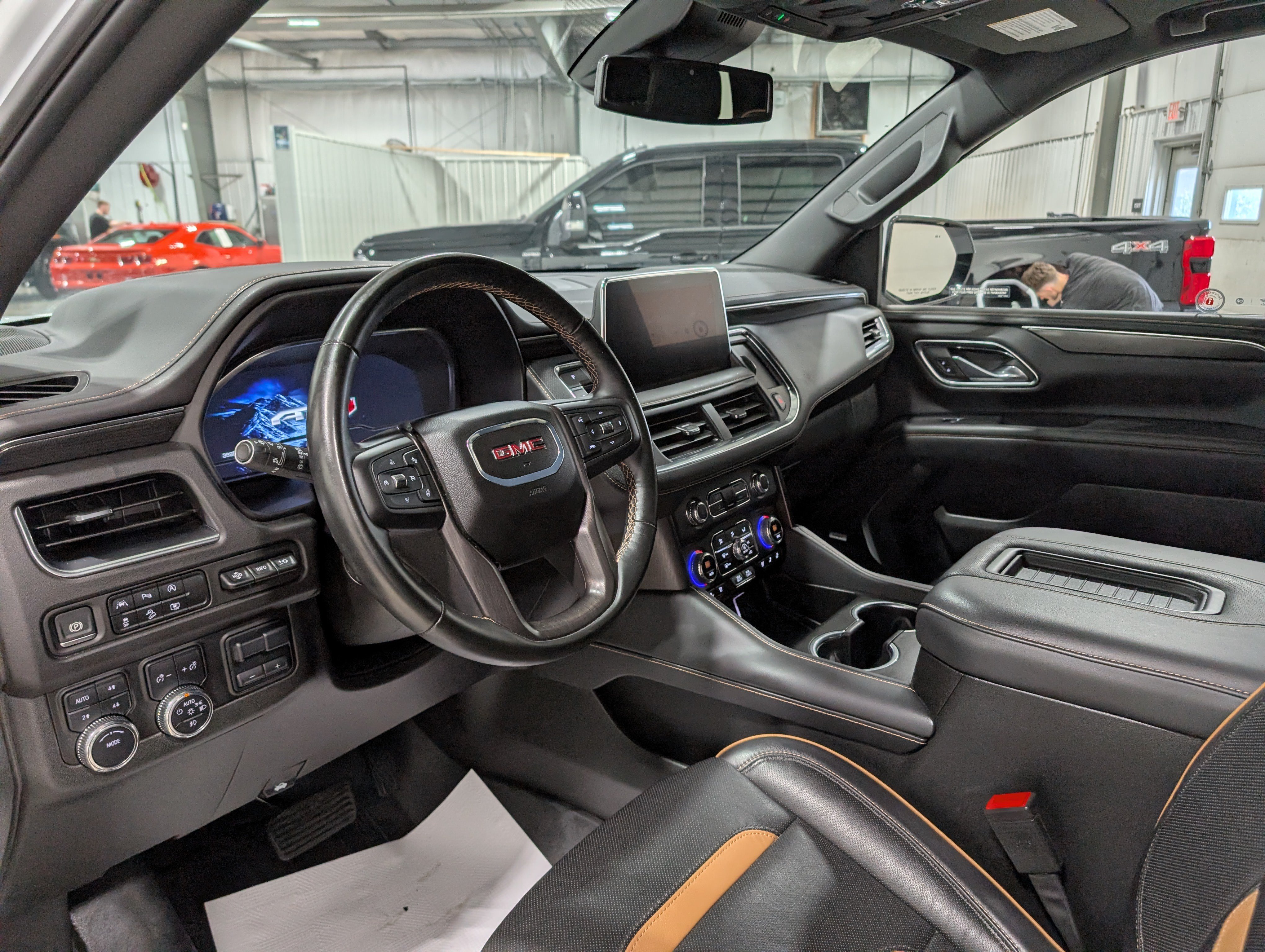 Used 2024 GMC Yukon AT4 w/ Technology Package AWD/4WD image 15