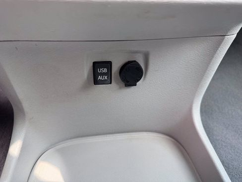 Used 2011 Toyota Sienna LE FWD image 20