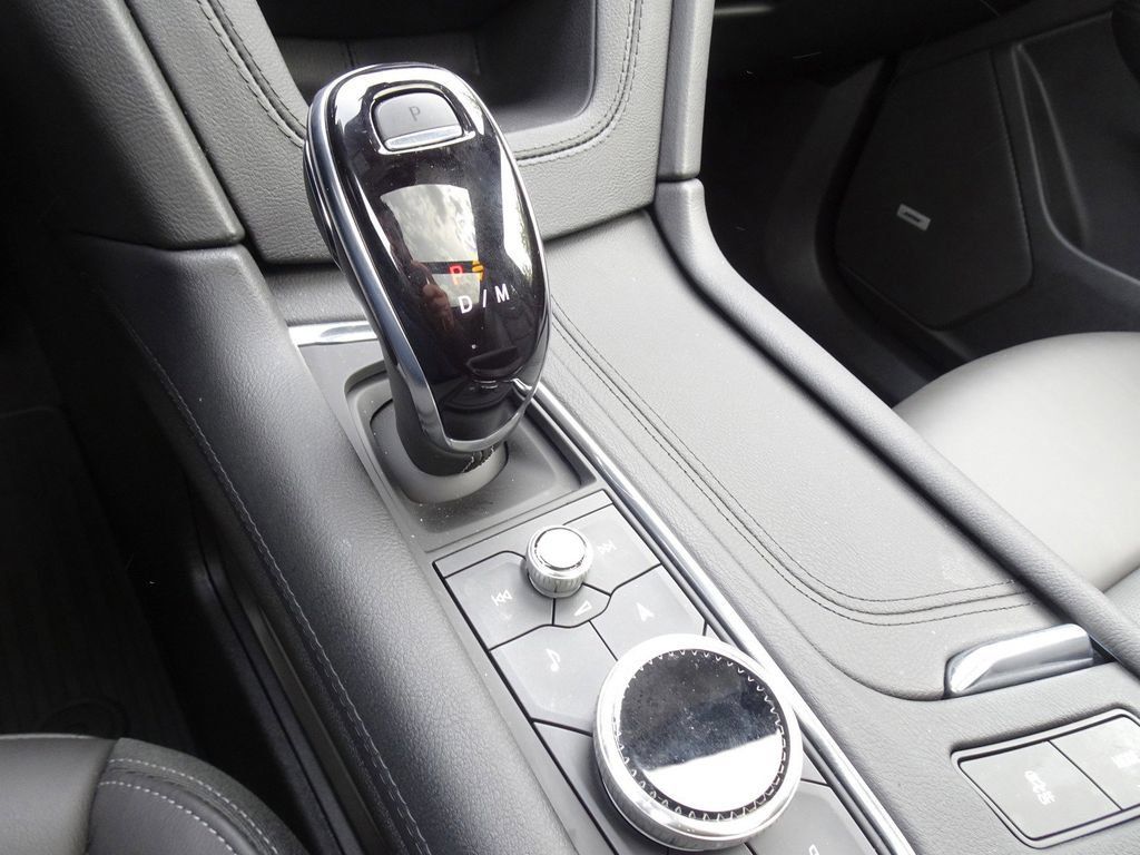 Certified 2025 Cadillac XT6 Premium Luxury AWD/4WD image 17