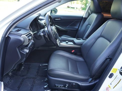 Used 2016 Lexus IS 200t RWD image 9