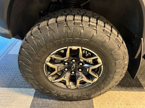 Used 2024 Chevrolet Colorado ZR2 w/ Technology Package image 8