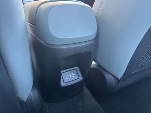 Used 2025 Hyundai Elantra Limited image 23