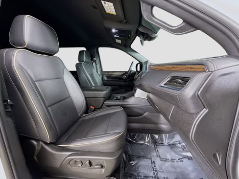 Used 2024 Chevrolet Suburban Premier image 30