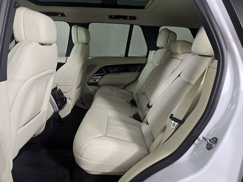 Used 2025 Land Rover Range Rover SE image 11