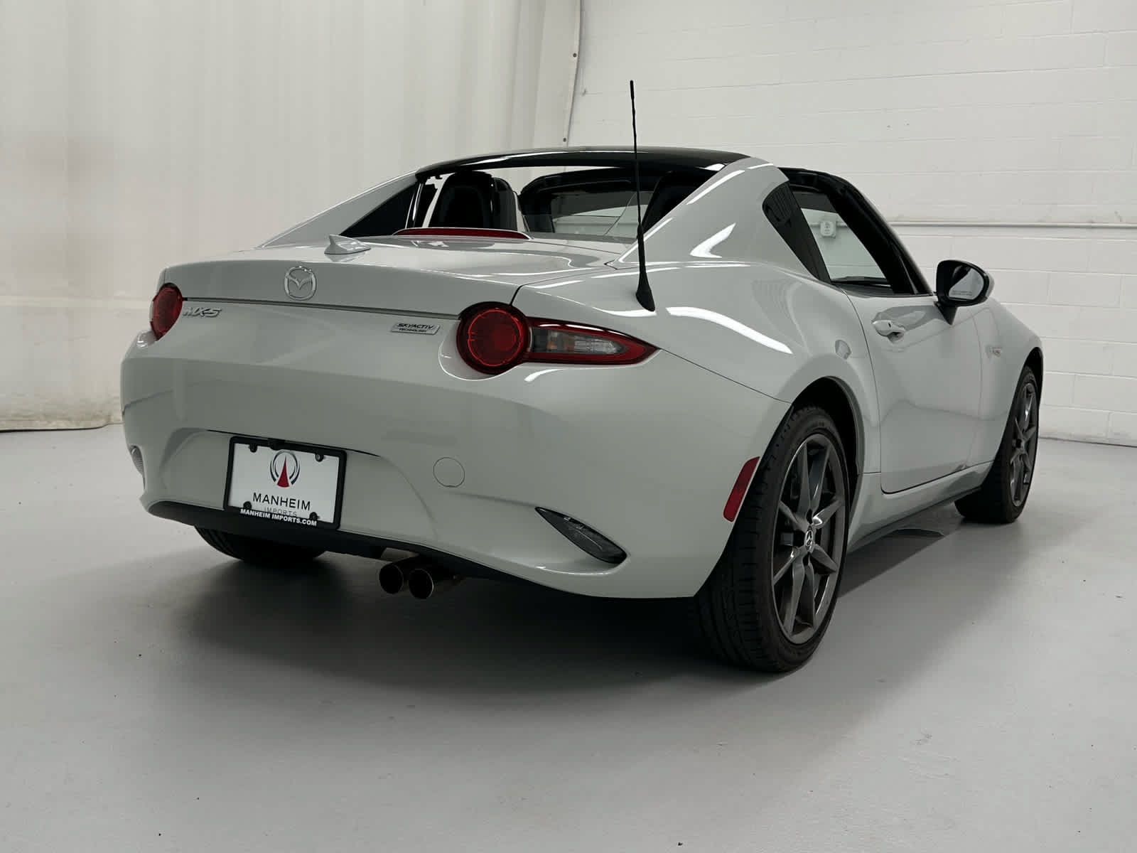 Used 2017 MAZDA MX-5 Miata RF Grand Touring RWD image 6