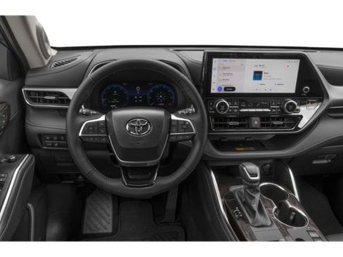 Certified 2025 Toyota Highlander LE AWD/4WD image 6