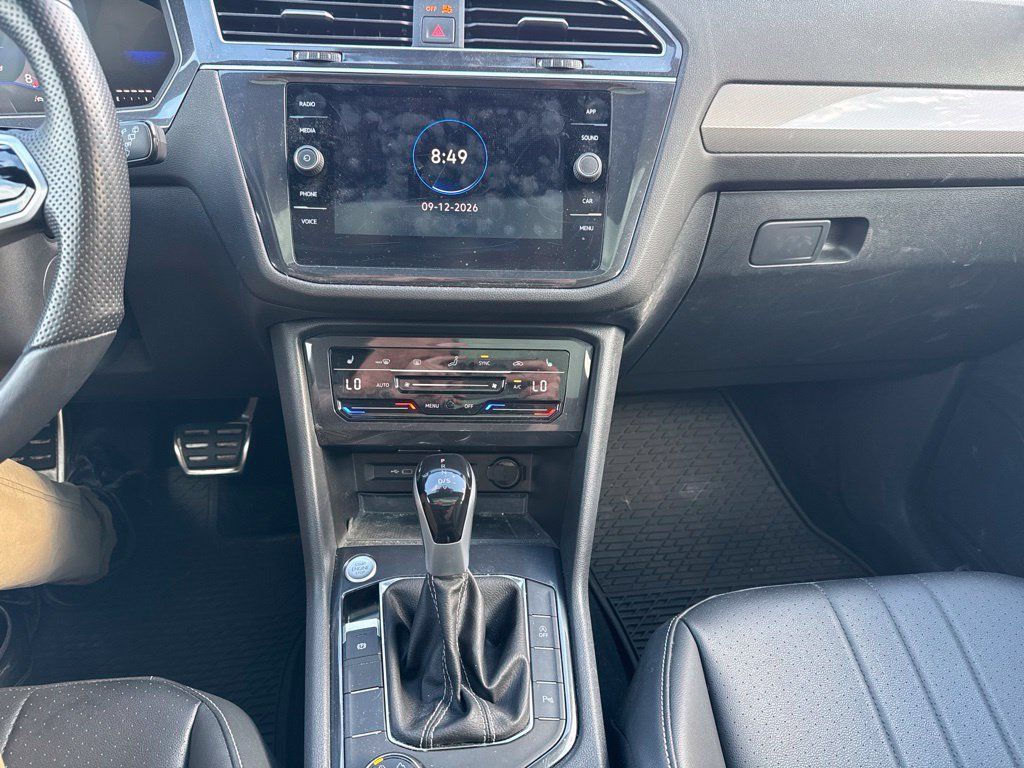 Used 2024 Volkswagen Tiguan SE R-Line w/ MDO Package, Two-Row AWD/4WD image 5