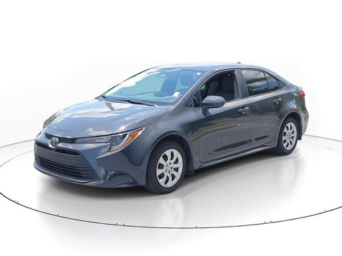 Used 2025 Toyota Corolla LE FWD image 3