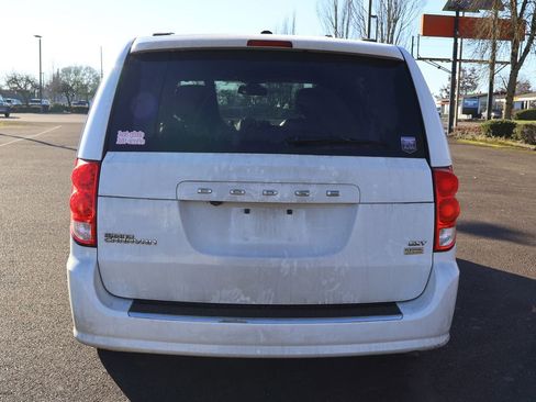 Used 2019 Dodge Grand Caravan SXT image 5