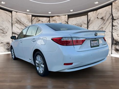 Used 2013 Lexus ES 300h w/ Luxury Pkg FWD image 8