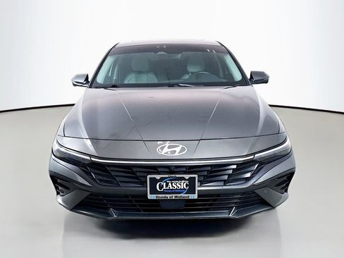Used 2024 Hyundai Elantra Limited FWD image 2