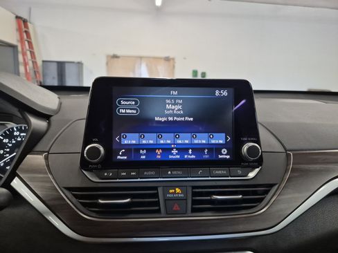 Used 2025 Nissan Altima 2.5 SV FWD image 30