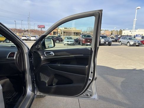 Used 2018 Jeep Grand Cherokee Limited w/ Luxury Group II image 22