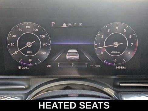 Used 2022 Kia Carnival SX Prestige image 11