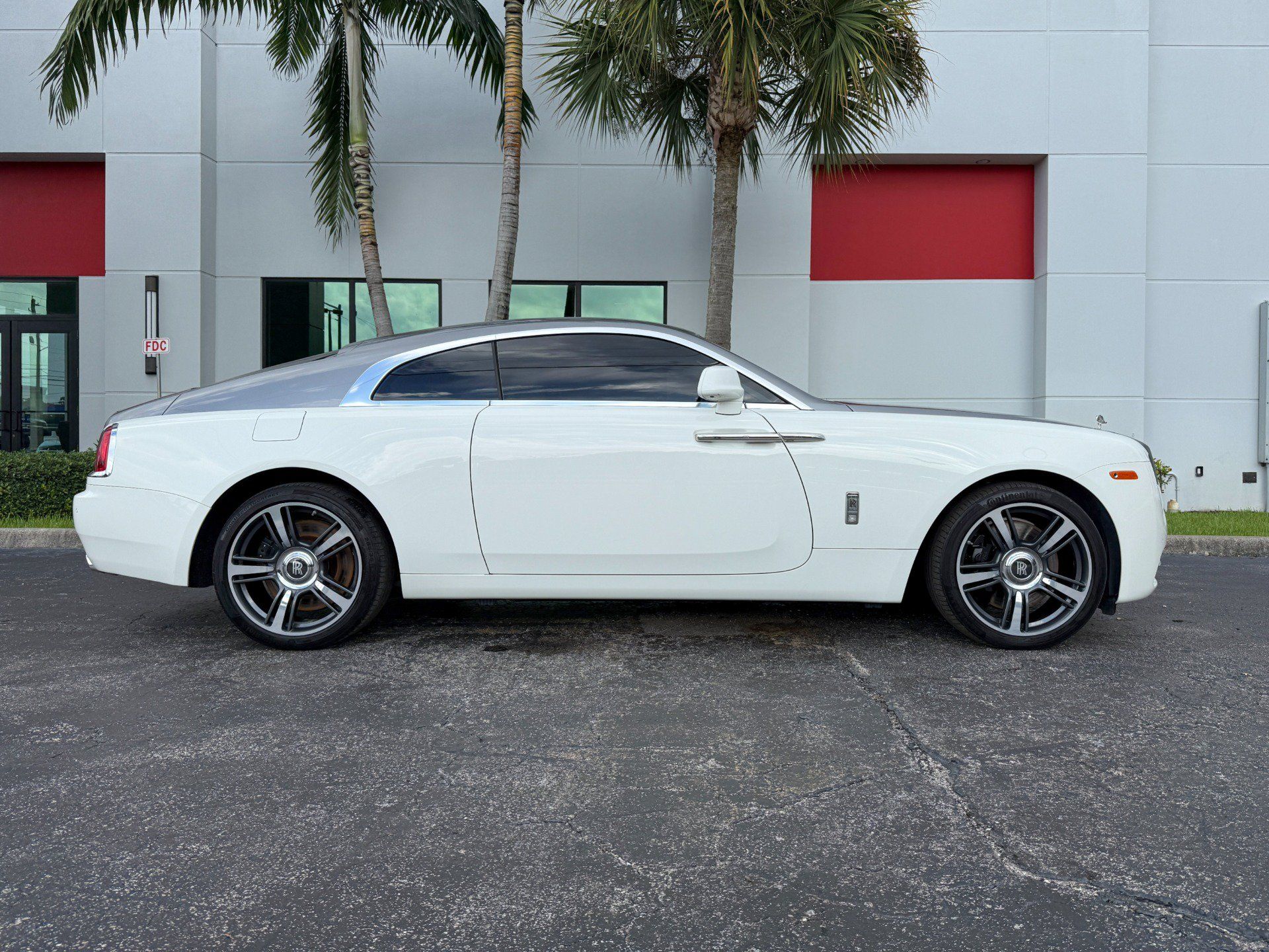 Used 2014 Rolls-Royce Wraith RWD image 2