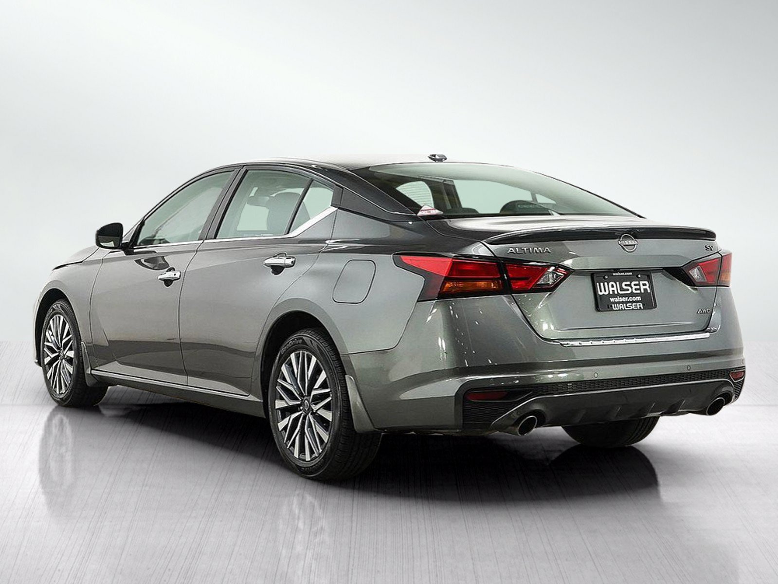 Used 2023 Nissan Altima 2.5 SV w/ SV Premium Package AWD/4WD image 4