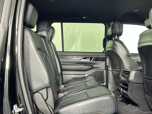 Used 2022 Jeep Wagoneer Series II image 13