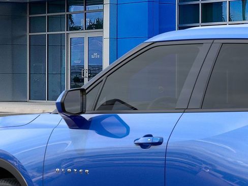 New 2025 Chevrolet Blazer LT image 12
