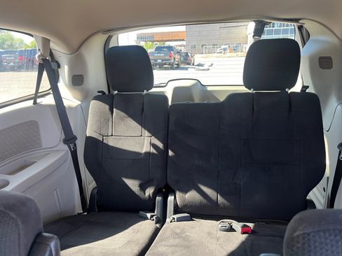 Used 2012 Dodge Grand Caravan SXT FWD image 17