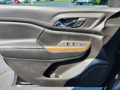 Used 2020 GMC Acadia SLE FWD image 24