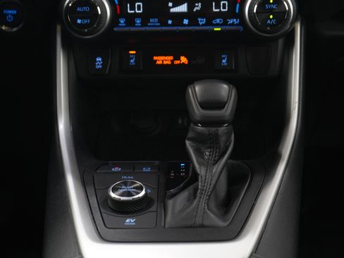 Used 2019 Toyota RAV4 XLE w/ Convenience Package AWD/4WD image 17