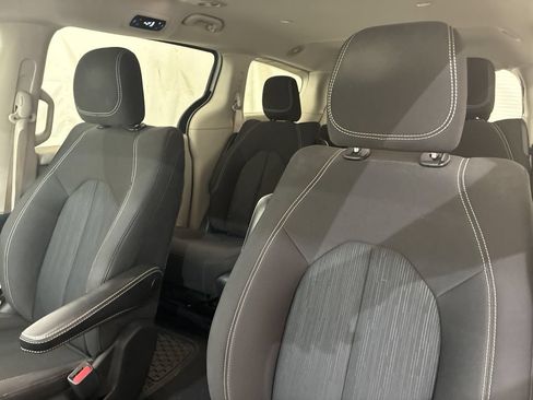Used 2020 Chrysler Voyager LX w/ Cold Weather Group FWD image 11