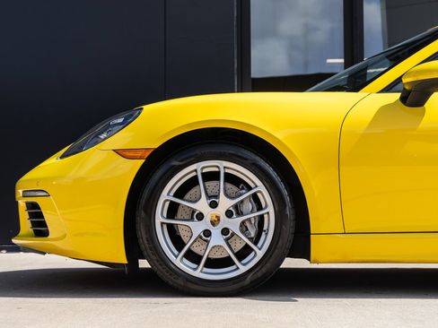 Certified 2019 Porsche 718 Cayman RWD image 13