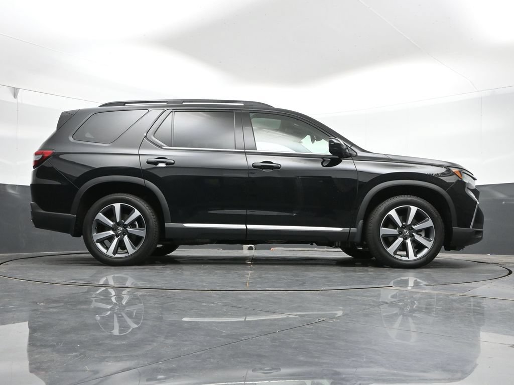 Used 2025 Honda Pilot Touring image 35