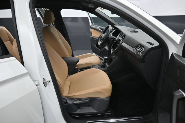 Used 2023 Volkswagen Tiguan SE R-Line FWD image 34