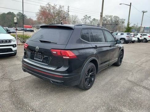 Used 2023 Volkswagen Tiguan SE R-Line image 2