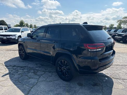 Used 2018 Jeep Grand Cherokee Altitude AWD/4WD image 8