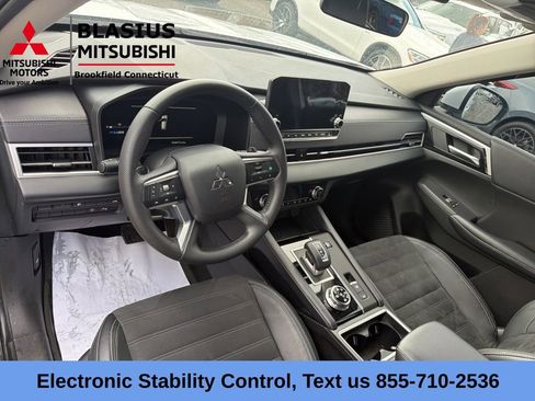 Used 2023 Mitsubishi Outlander 4WD Plug-In Hybrid image 24