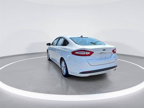 Used 2015 Ford Fusion SE w/ Equipment Group 202A FWD image 6