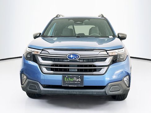 Used 2025 Subaru Forester Premium AWD/4WD image 2