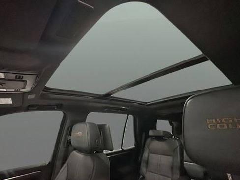 Used 2025 Chevrolet Tahoe High Country AWD/4WD image 24
