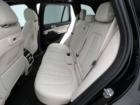 Certified 2022 BMW X5 xDrive40i w/ M Sport Package image 17